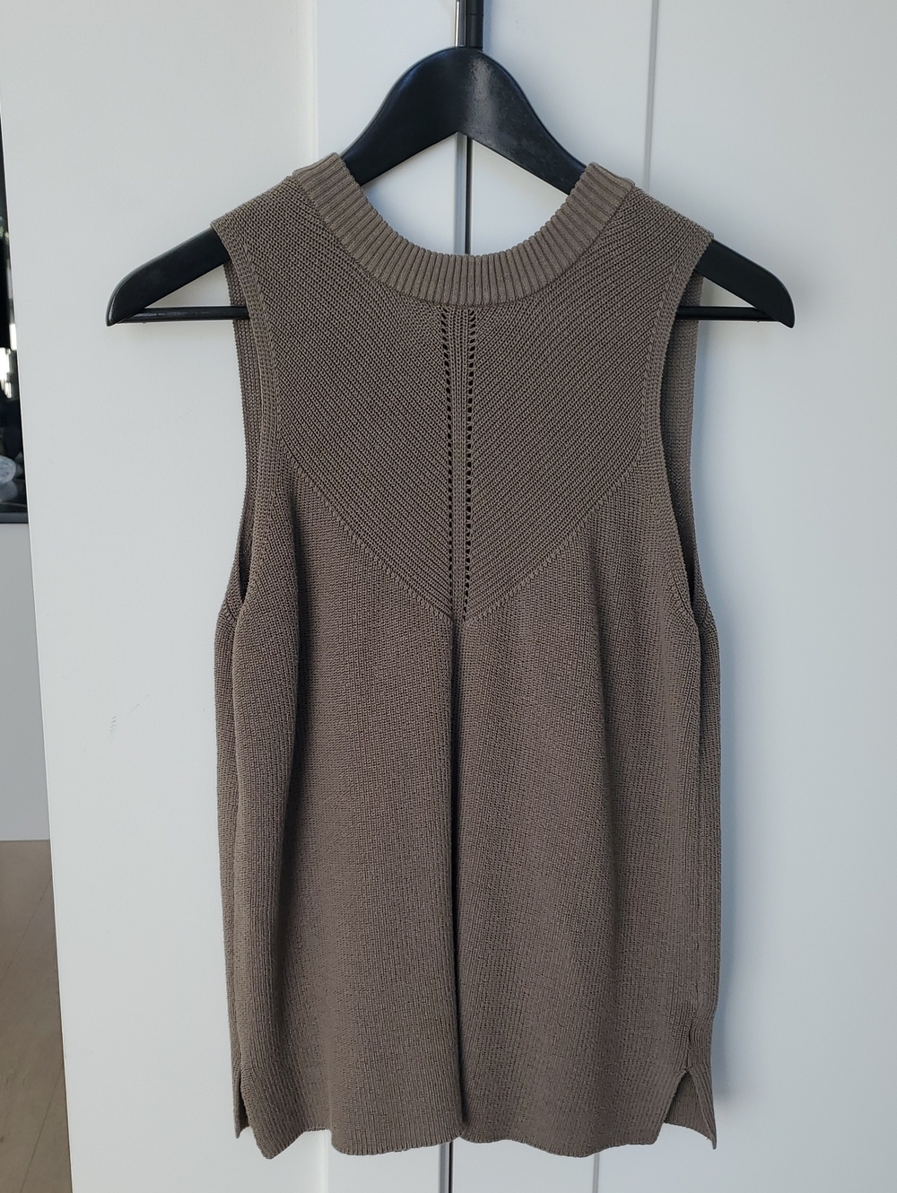 Olive Green -pretty Knit Sleeveless Tunic Top Sz. Medium